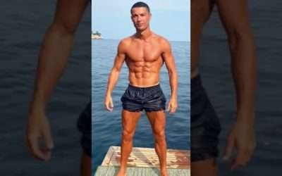 WHY SOCCER PLAYERS DON'T BUILD MUSCLE (Ronaldo vs Messi)