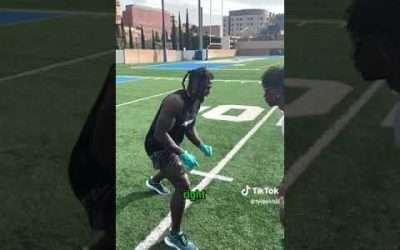 Tyreek Hill teaches How To Release Running a Comeback Route vs Outside/Inside Leverage